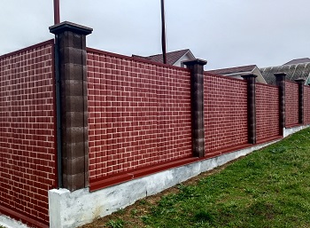забор из профнастила под кирпичную кладку для участка в Севастополе